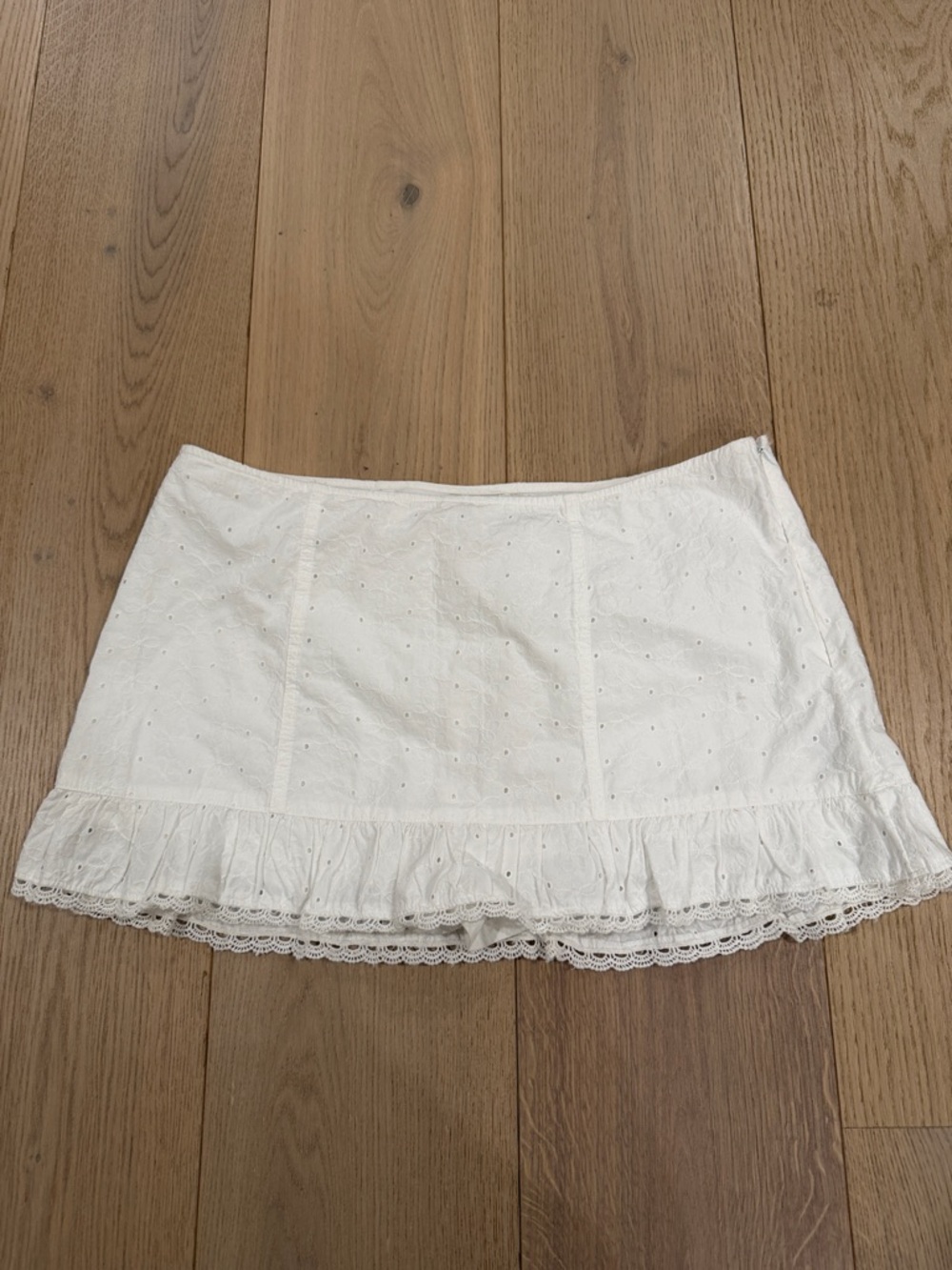 Kimchi Blue White Eyelet Ruffle Mini Skirt Size Large
